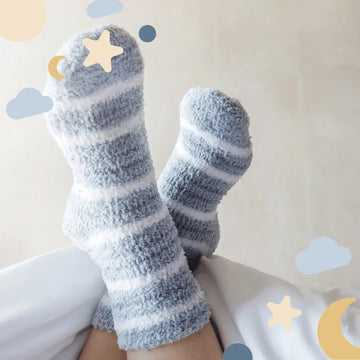 Komfortowa sypialnia z termometrem wskazującym temperaturę odpowiednią do snu
